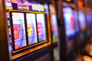 sangjitu mobile app interface for slot games